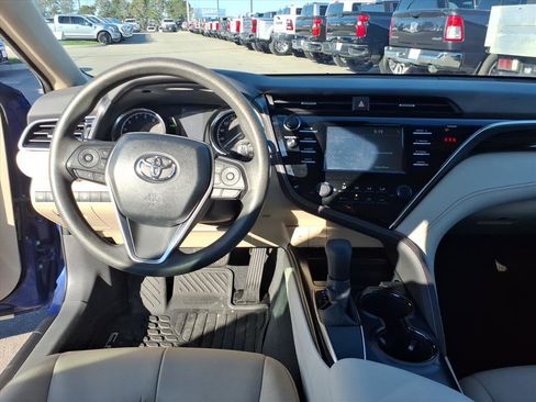 Used 2018 Toyota Camry LE image 14