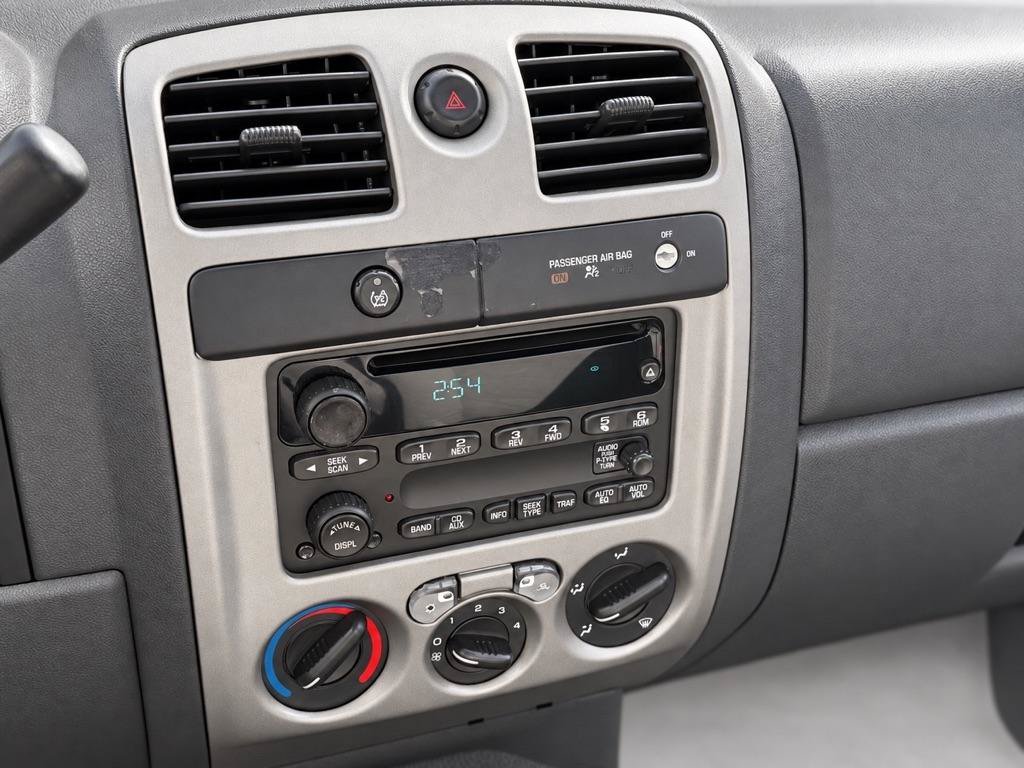 Used 2004 Chevrolet Colorado LS w/ Comfort Convenience Package RWD image 19
