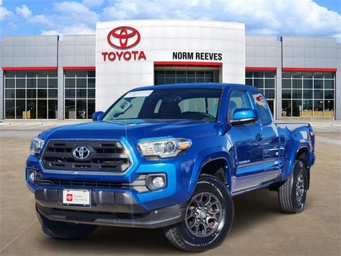 Used 2017 Toyota Tacoma SR5 image 1