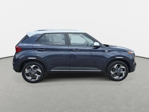 New 2026 Hyundai Venue SEL FWD image 4