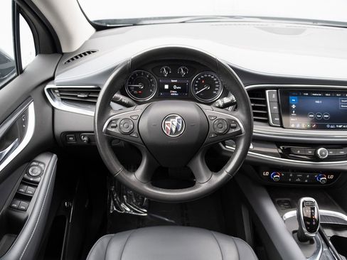 Used 2021 Buick Enclave Essence image 2