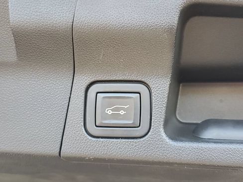 Certified 2021 GMC Acadia SLE w/ Driver Convenience Package FWD image 9