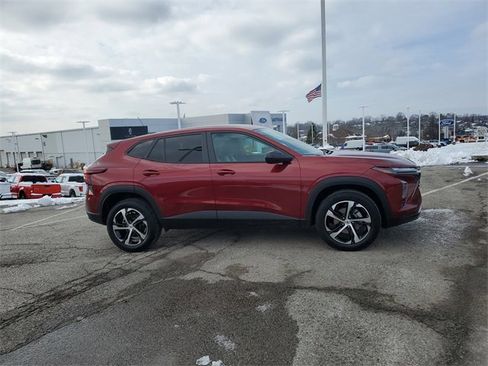 Used 2024 Chevrolet Trax RS image 3