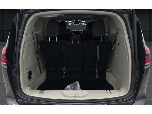 Used 2022 Chrysler Pacifica Touring-L FWD image 25