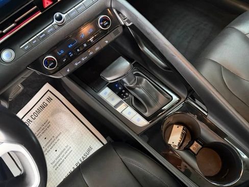 Certified 2023 Hyundai Elantra Limited FWD image 31