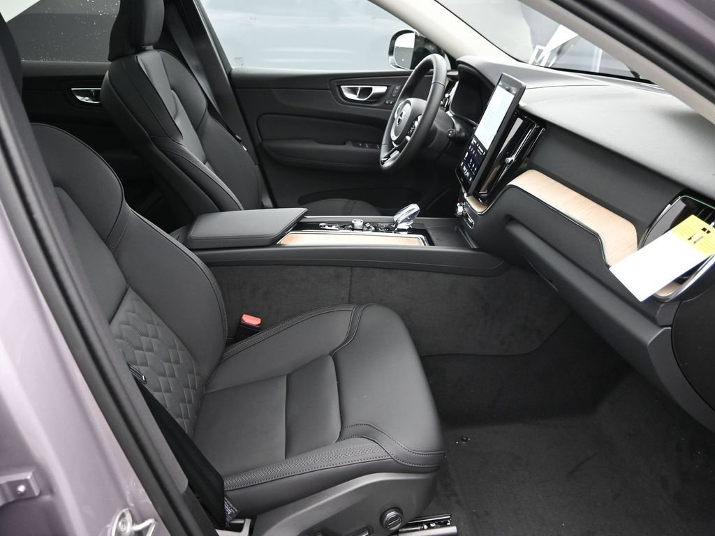 Used 2026 Volvo XC60 B5 Core w/ Climate Package AWD/4WD image 37