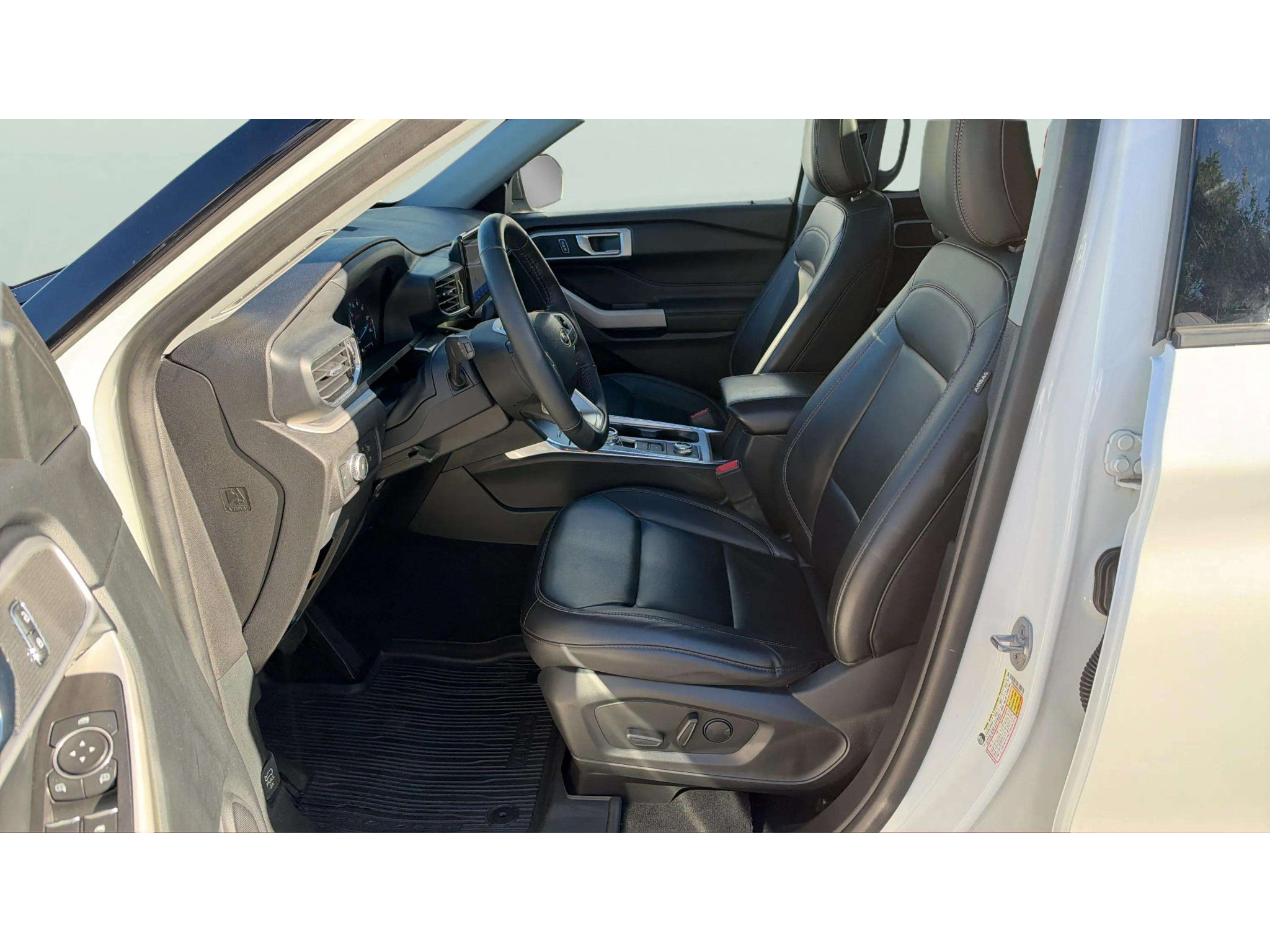 Used 2022 Ford Explorer XLT w/ Equipment Group 202A AWD/4WD image 12