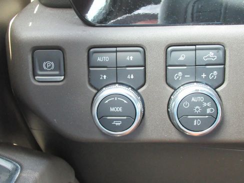 Used 2024 GMC Sierra 1500 SLT AWD/4WD image 22