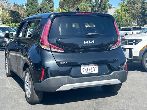 Used 2023 Kia Soul LX FWD image 2