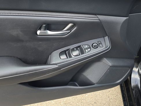 Used 2023 Nissan Sentra SV image 12