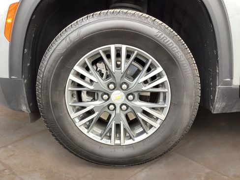 Used 2025 Chevrolet Traverse LT FWD image 36