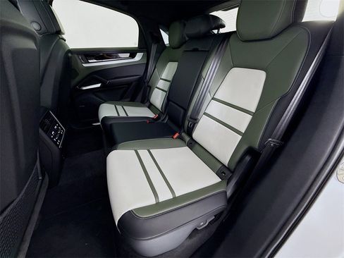 New 2025 Porsche Cayenne Coupe image 24