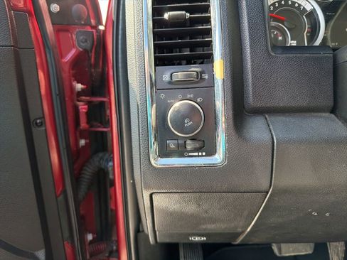 Used 2013 RAM 1500 Laramie w/ Convenience Group image 16