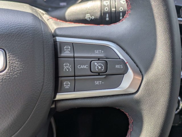 Used 2025 Jeep Compass Trailhawk AWD/4WD image 26
