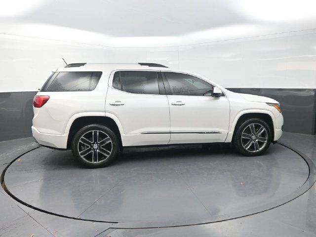 Used 2018 GMC Acadia Denali w/ Technology Package AWD/4WD image 9