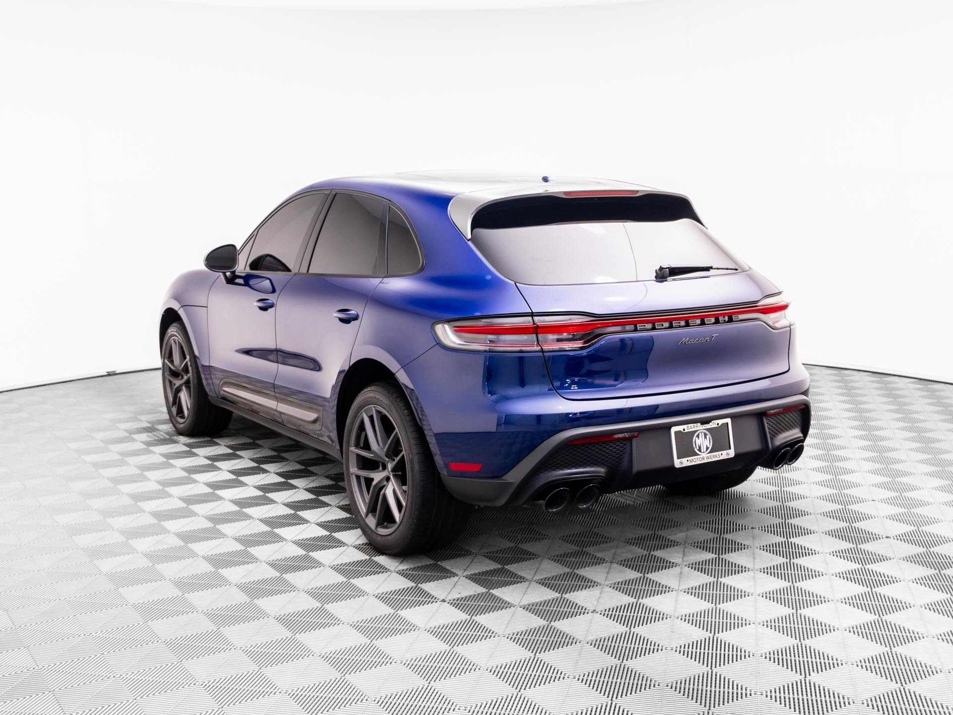 Certified 2024 Porsche Macan Turbo AWD/4WD image 3