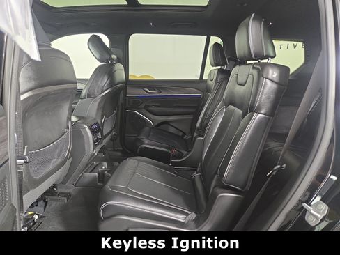 Used 2023 Jeep Grand Cherokee L Overland AWD/4WD image 13