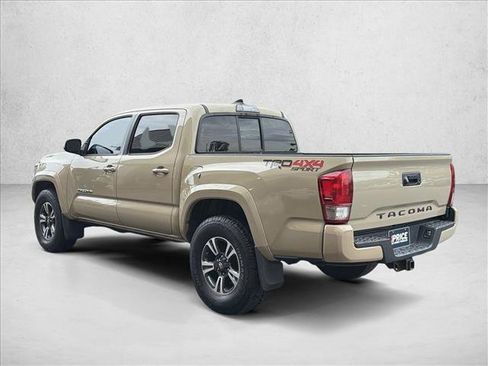 Used 2017 Toyota Tacoma TRD Sport w/ Tow Package (A/T) AWD/4WD image 7