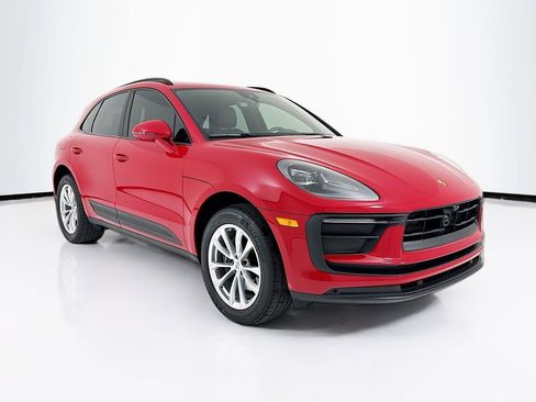 Certified 2025 Porsche Macan AWD/4WD image 7