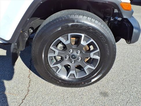 Used 2024 Jeep Gladiator Sport w/ Premium Package image 10