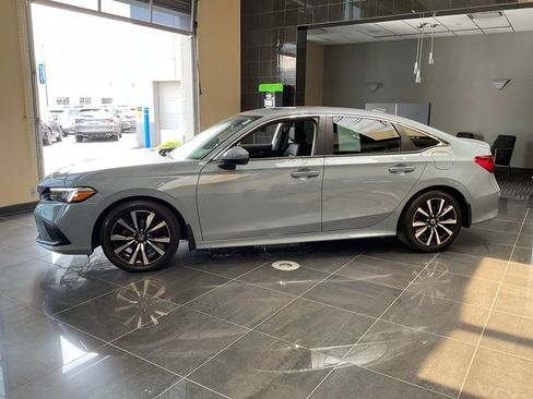 Used 2023 Honda Civic EX image 4