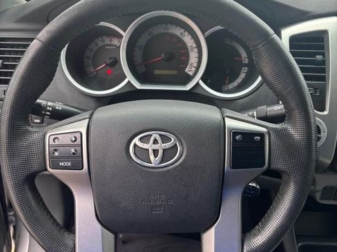 Used 2013 Toyota Tacoma Base image 16