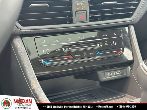 Used 2025 Volkswagen Jetta SE w/ Sunroof Package FWD image 27