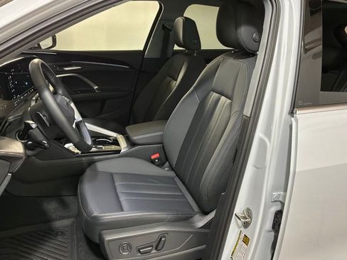 Used 2025 Audi Q5 Premium w/ Convenience Package image 7