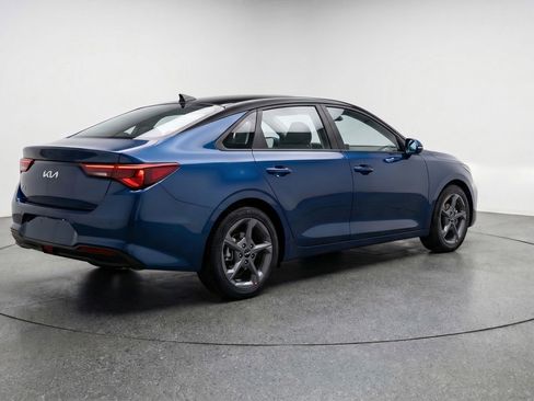 Used 2025 Kia K4 LXS image 9