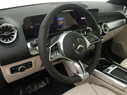 New 2025 Mercedes-Benz EQB 300 4MATIC image 5