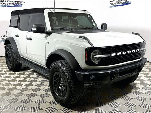 Certified 2024 Ford Bronco Wildtrak image 3