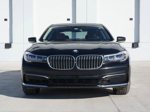 Used 2019 BMW 740e xDrive w/ Executive Package image 3