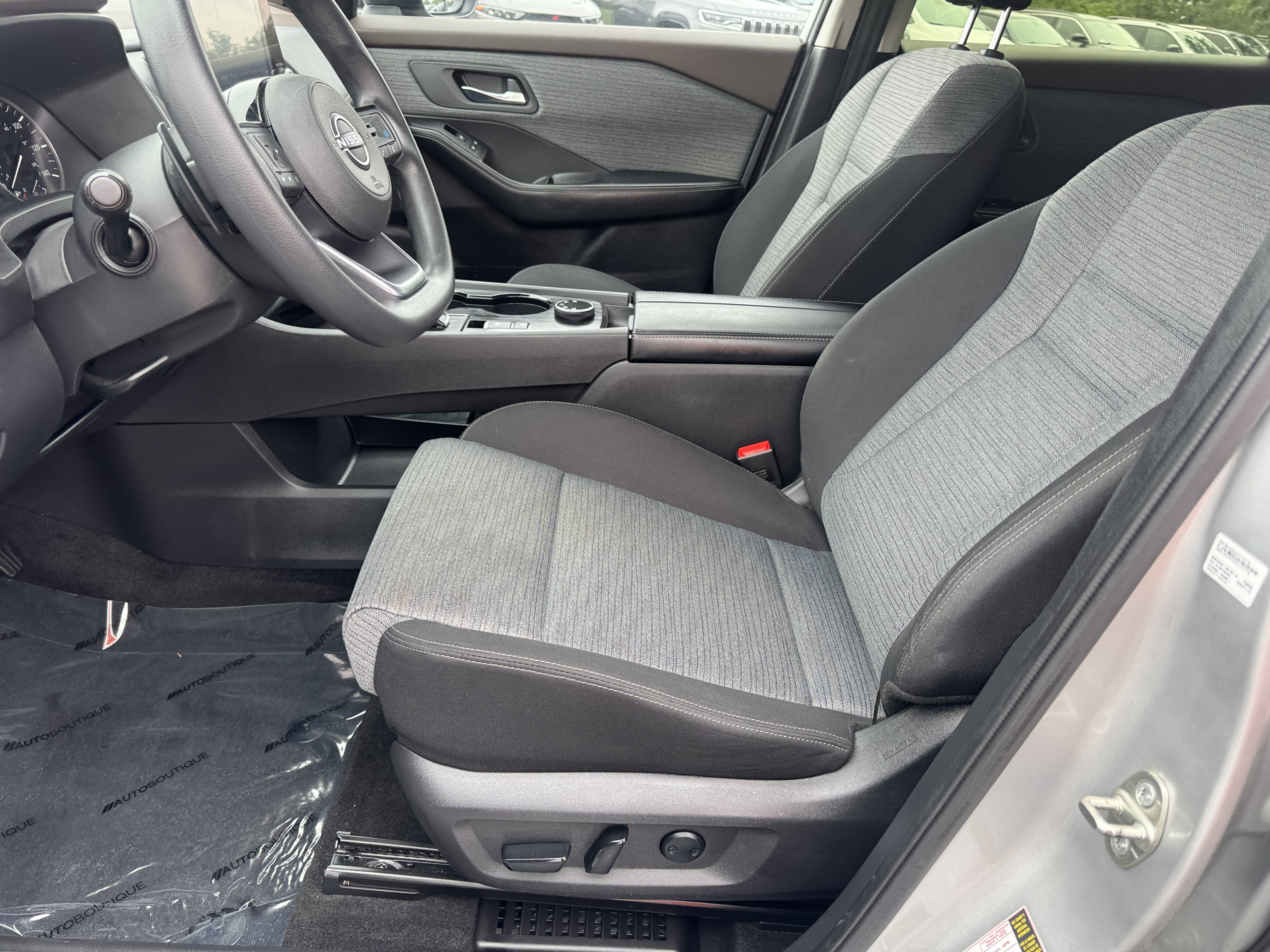Used 2023 Nissan Rogue SV AWD/4WD image 9