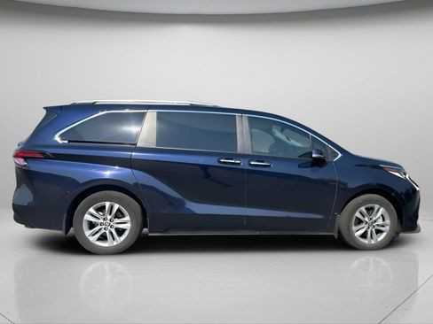 Certified 2023 Toyota Sienna Limited AWD/4WD image 6