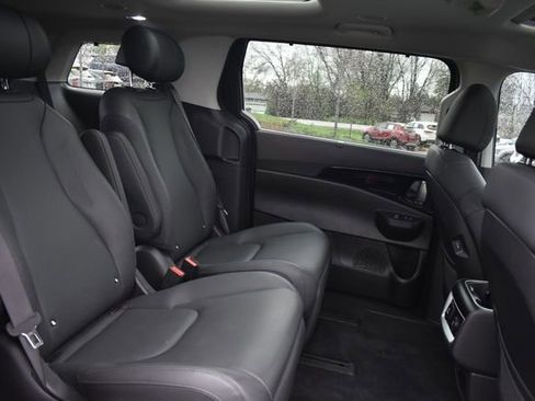 Used 2025 Kia Carnival SX Prestige image 16