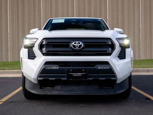 Used 2025 Toyota Tacoma SR5 AWD/4WD image 3