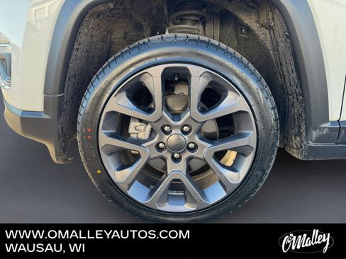 Used 2021 Jeep Compass Latitude w/ Driver Assistance Group image 9