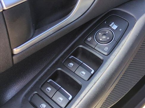 Used 2023 Hyundai Sonata SE FWD image 12