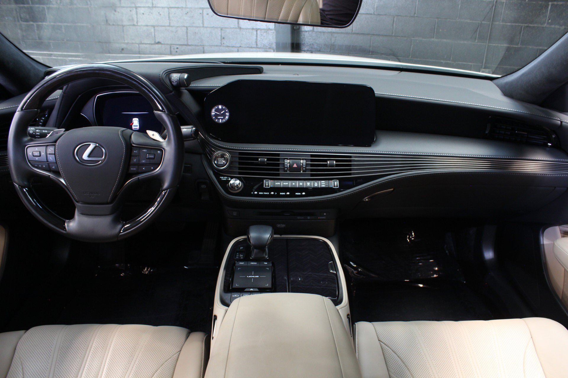 Used 2022 Lexus LS 500 w/ Interior Upgrade Package RWD image 31