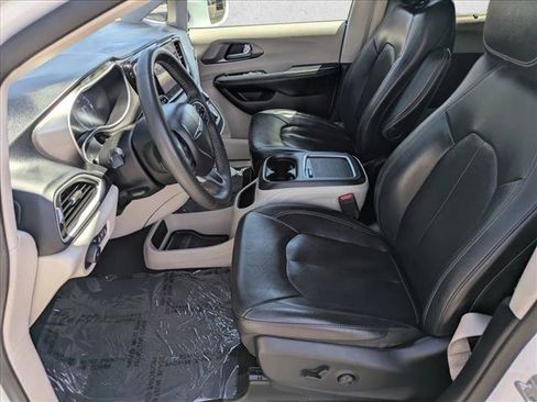 Used 2022 Chrysler Pacifica Touring-L FWD image 15