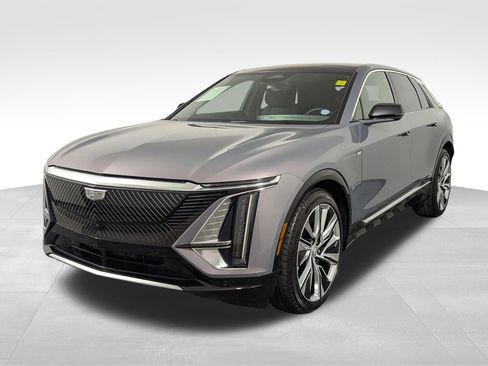 Used 2025 Cadillac Lyriq Luxury w/ LPO, Floor Liner Package AWD/4WD image 2