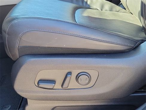 Certified 2024 Kia Carnival LX image 18