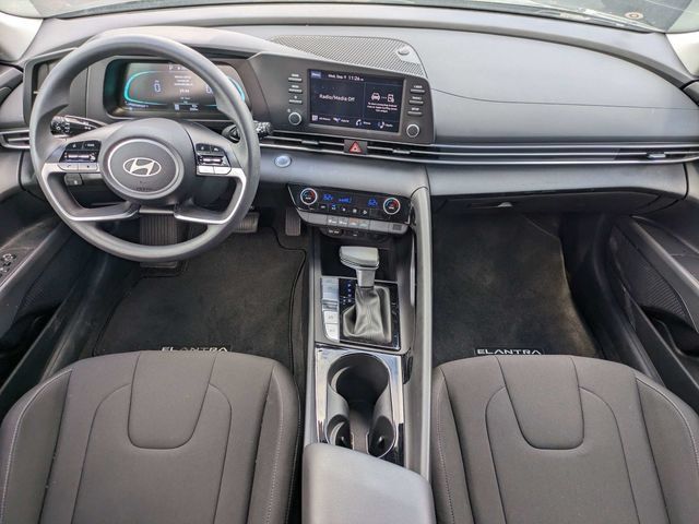 Certified 2025 Hyundai Elantra Hybrid FWD image 14