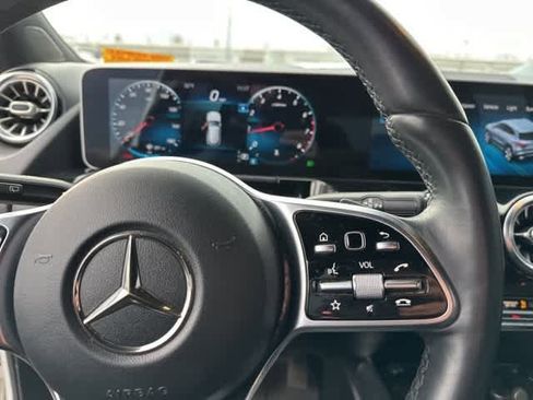 Used 2021 Mercedes-Benz GLA 250 4MATIC w/ Premium Package image 9