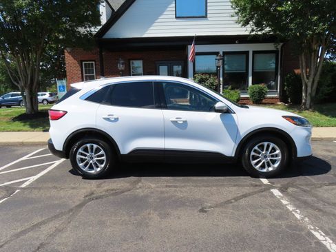 Used 2020 Ford Escape SE FWD image 9