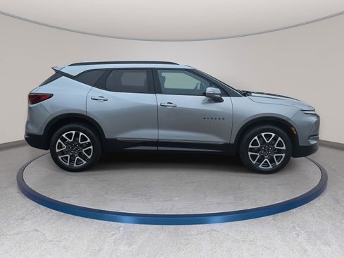 Used 2023 Chevrolet Blazer RS w/ Enhanced Convenience Package image 4