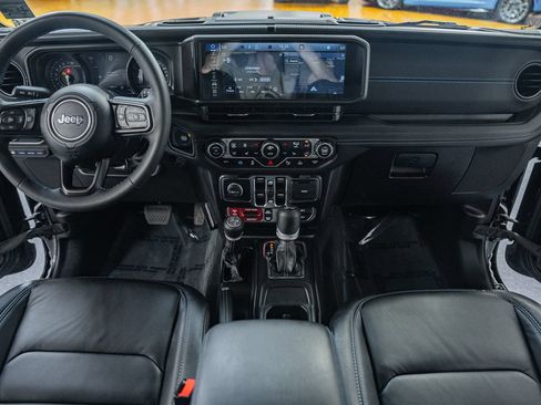 Used 2024 Jeep Wrangler Unlimited Rubicon 4xe AWD/4WD image 25