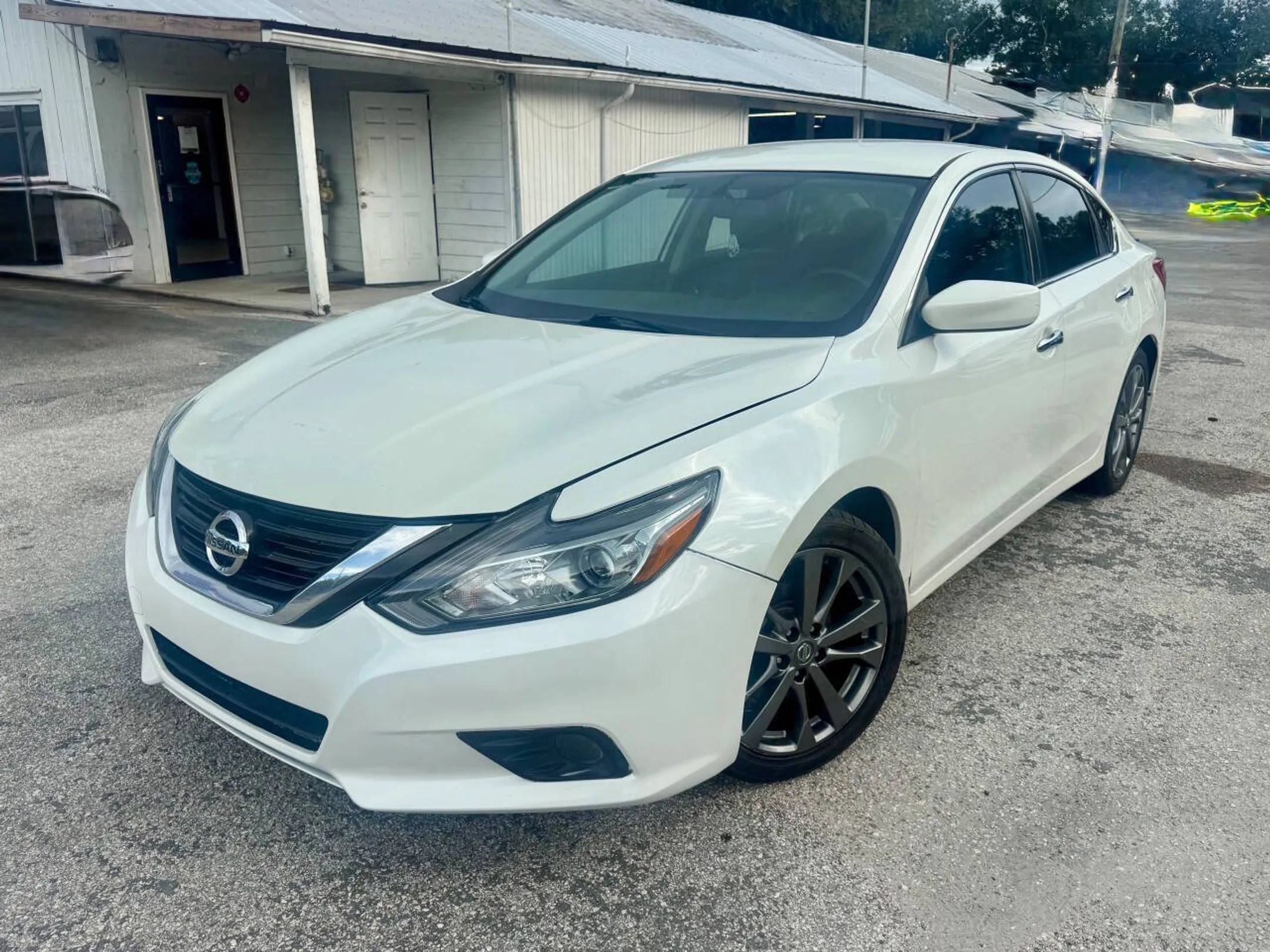 Used 2018 Nissan Altima 2.5 SR w/ SR Special Edition FWD image 2