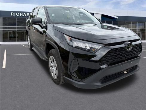 Used 2022 Toyota RAV4 LE AWD/4WD image 9