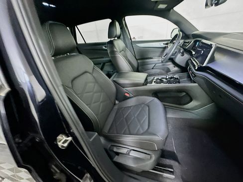 Used 2024 Volkswagen Atlas Cross Sport SE image 30